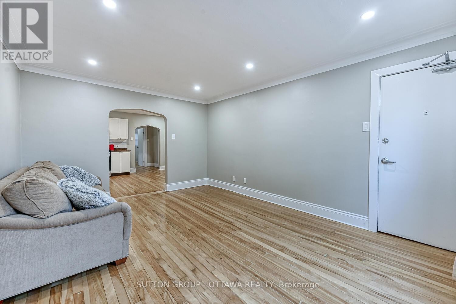 












154-156 DAGMAR AVENUE

,
Ottawa,




Ontario
K1L5T2

