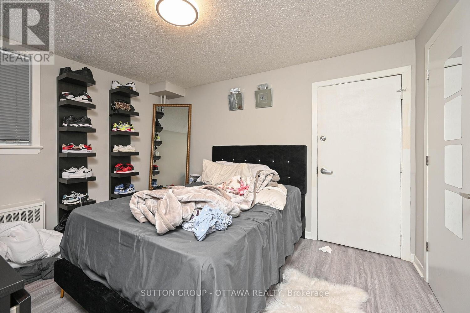 












154-156 DAGMAR AVENUE

,
Ottawa,




Ontario
K1L5T2

