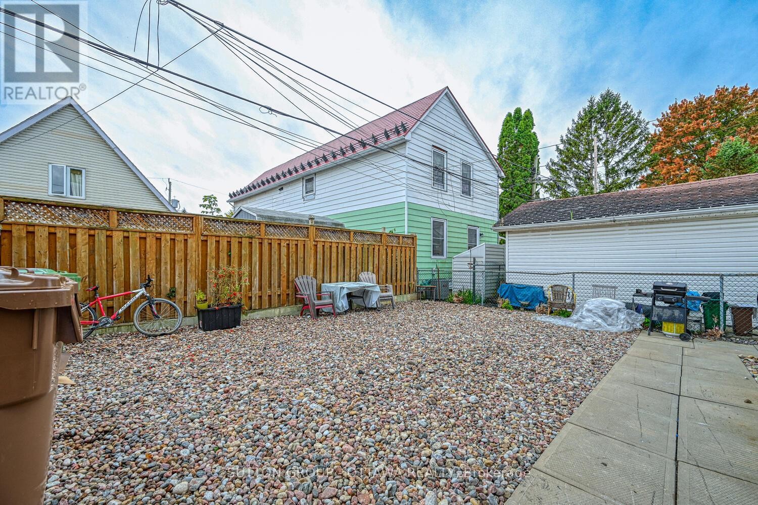 












154-156 DAGMAR AVENUE

,
Ottawa,




Ontario
K1L5T2

