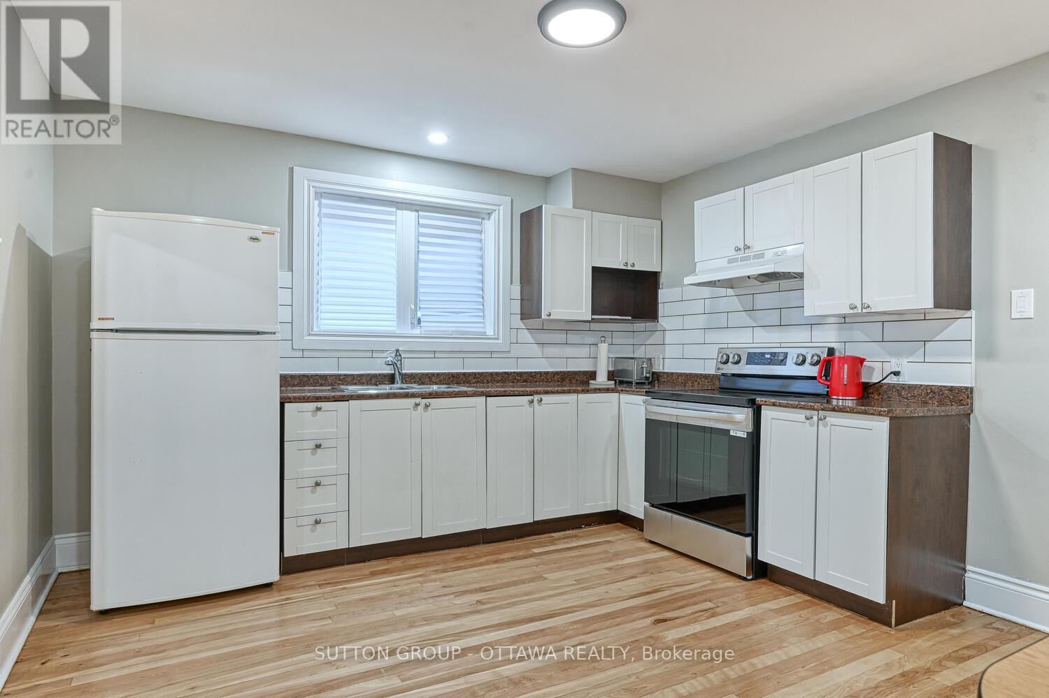 












154-156 DAGMAR AVENUE

,
Ottawa,




Ontario
K1L5T2

