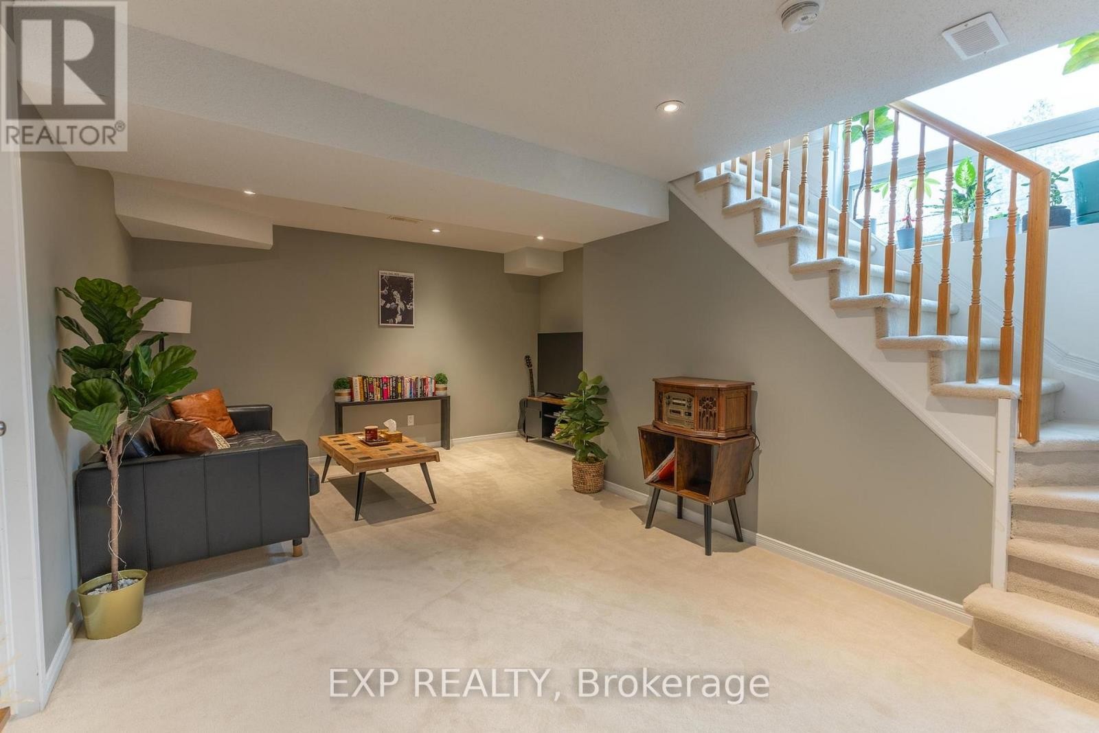 












2341 GLANDRIEL CRESCENT

,
Ottawa,




Ontario
K4A4S8

