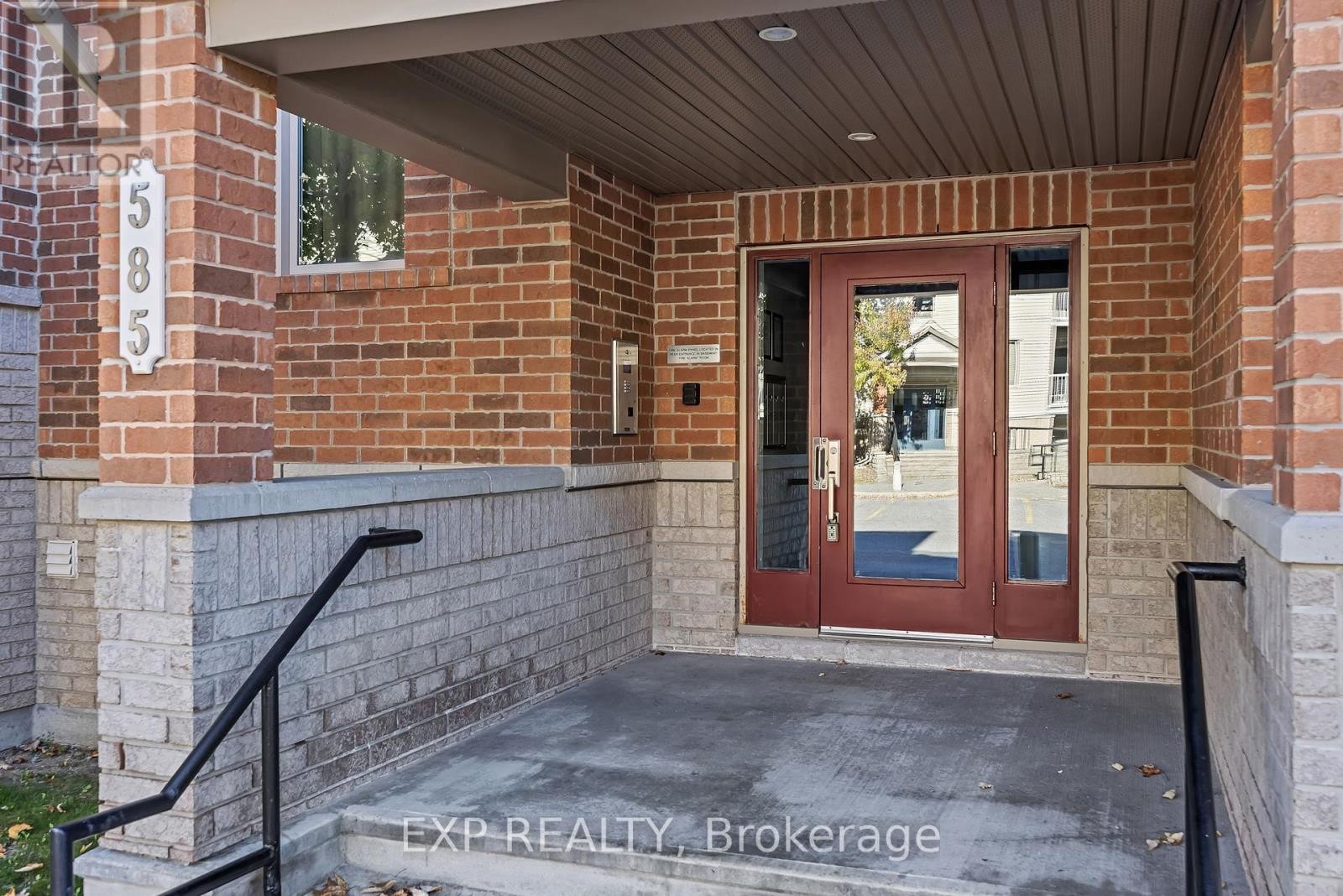 












6 - 585 STONEFIELD PRIVATE

,
Ottawa,




Ontario
K2G4R4

