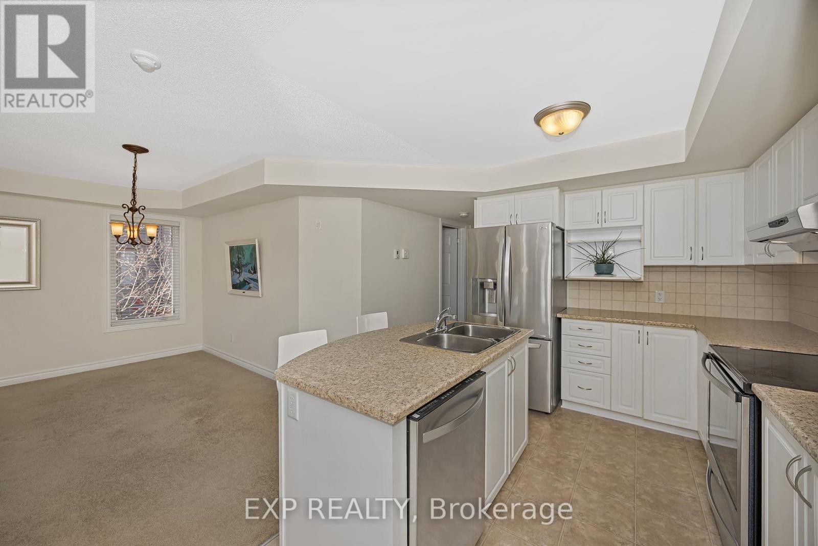 












6 - 585 STONEFIELD PRIVATE

,
Ottawa,




Ontario
K2G4R4

