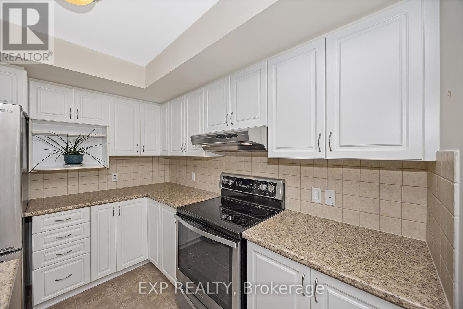 












6 - 585 STONEFIELD PRIVATE

,
Ottawa,




Ontario
K2G4R4

