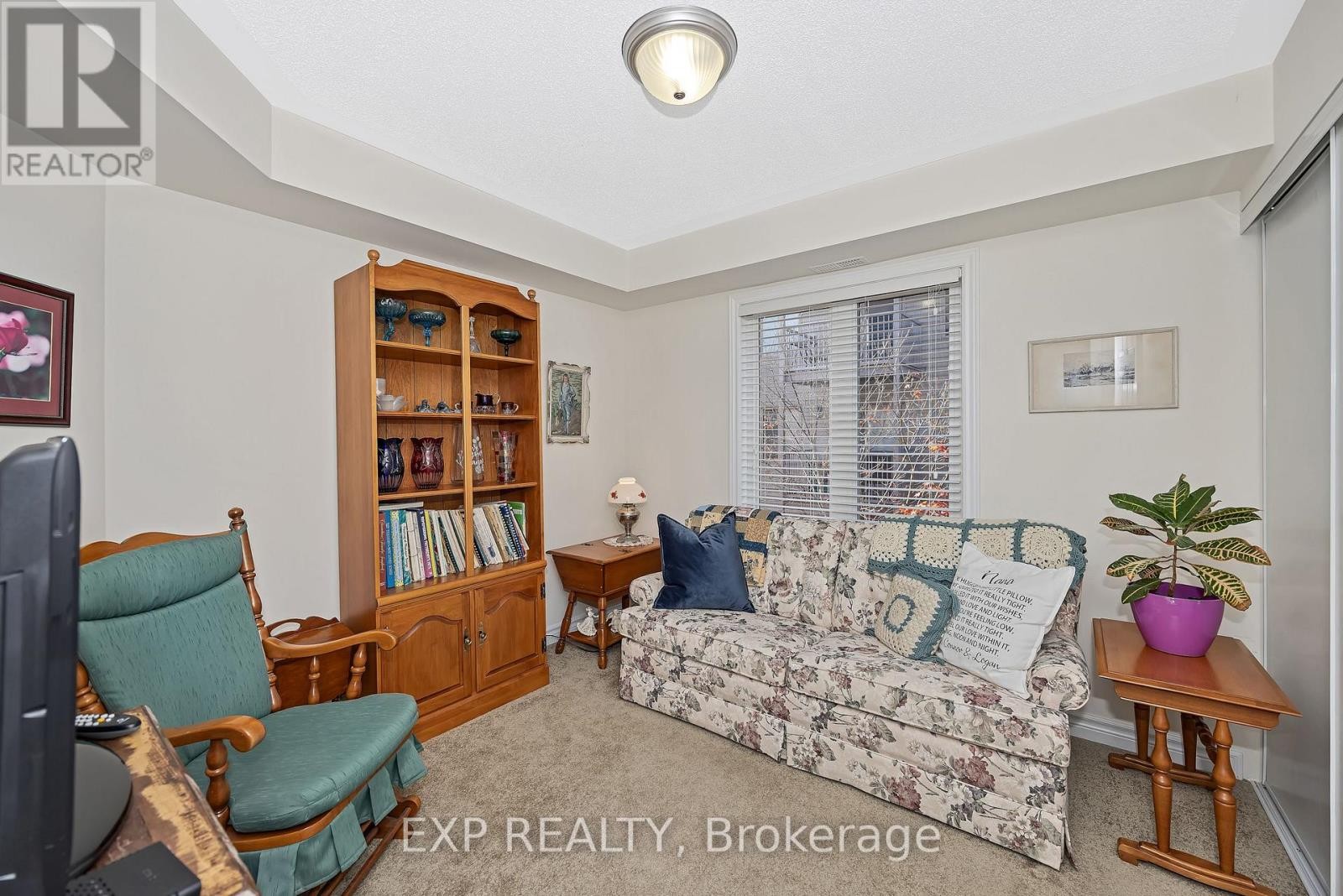 












6 - 585 STONEFIELD PRIVATE

,
Ottawa,




Ontario
K2G4R4

