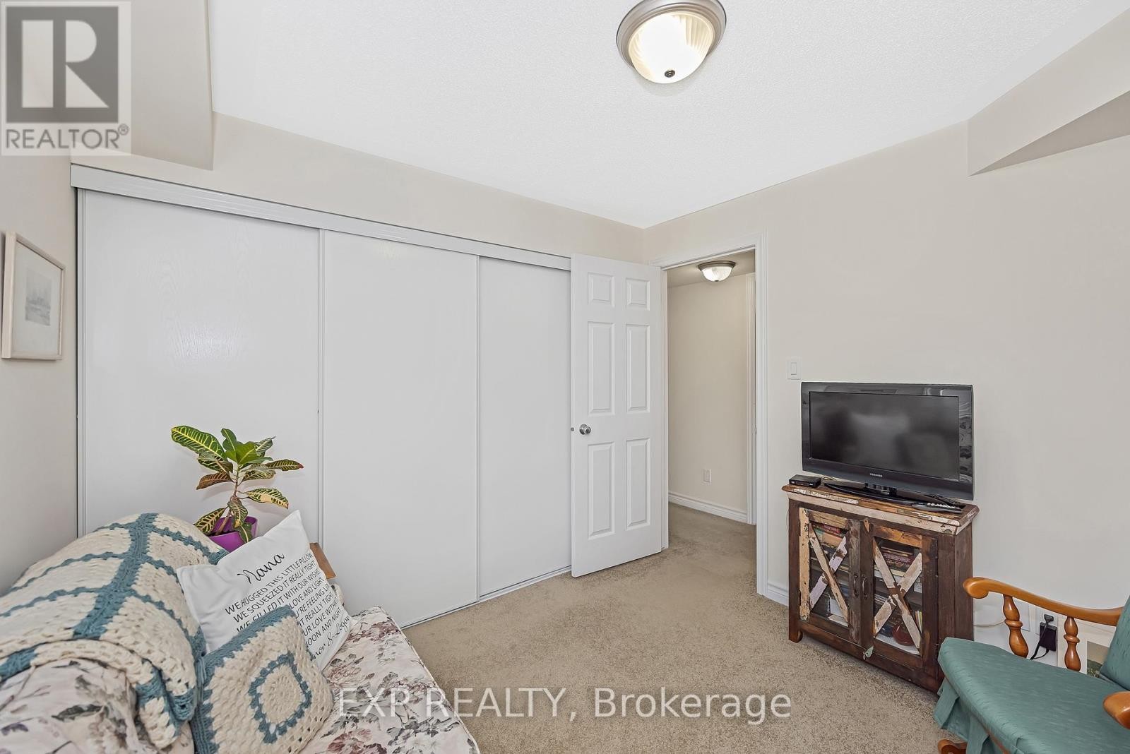 












6 - 585 STONEFIELD PRIVATE

,
Ottawa,




Ontario
K2G4R4


