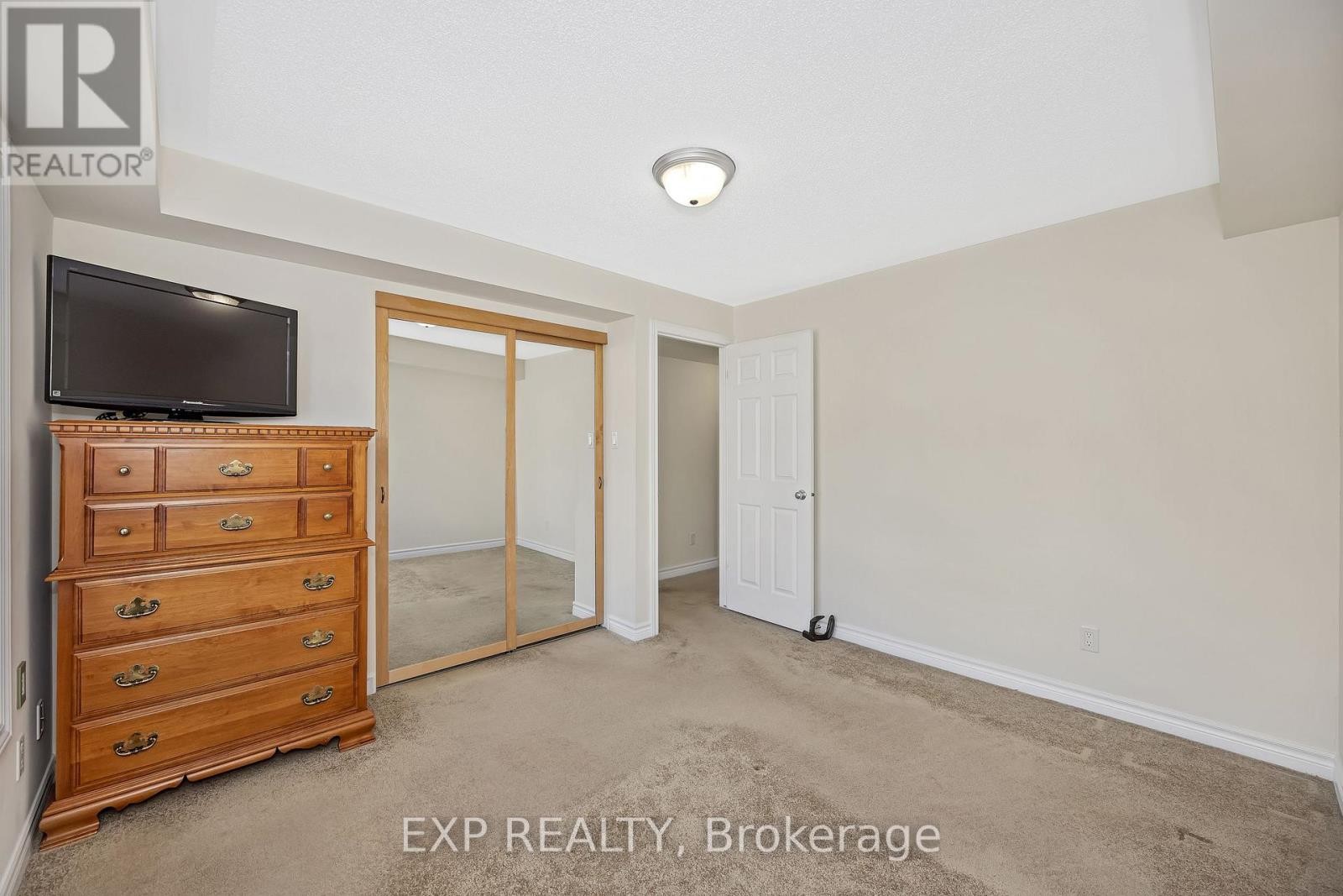 












6 - 585 STONEFIELD PRIVATE

,
Ottawa,




Ontario
K2G4R4

