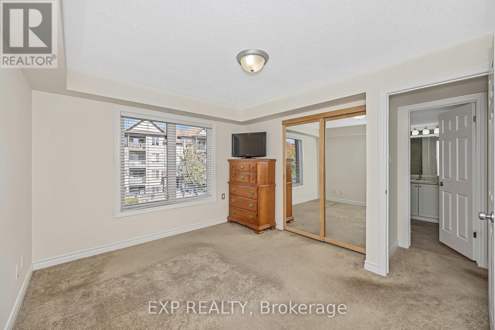 












6 - 585 STONEFIELD PRIVATE

,
Ottawa,




Ontario
K2G4R4

