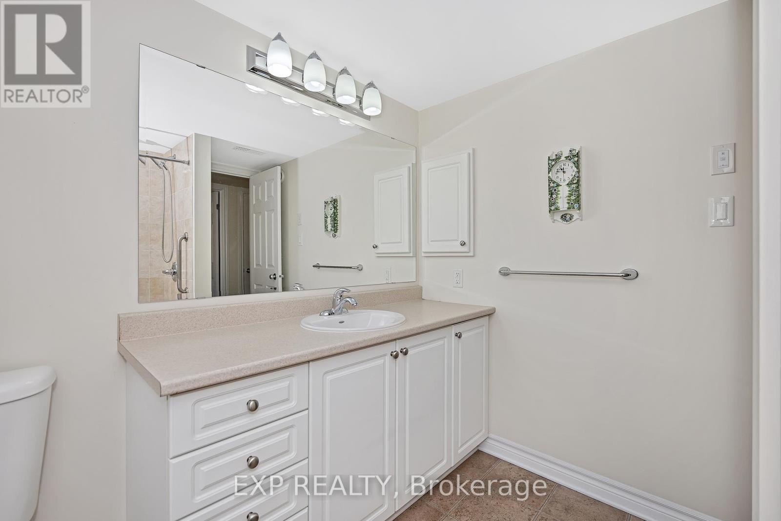 












6 - 585 STONEFIELD PRIVATE

,
Ottawa,




Ontario
K2G4R4

