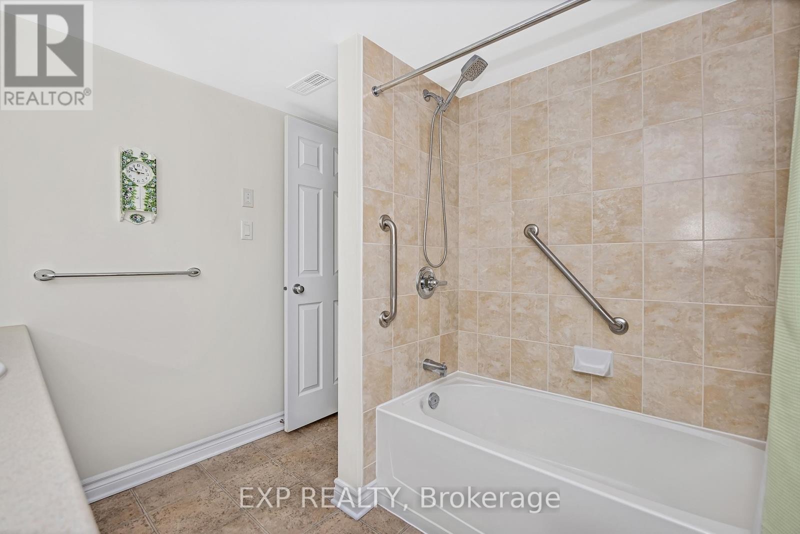 












6 - 585 STONEFIELD PRIVATE

,
Ottawa,




Ontario
K2G4R4

