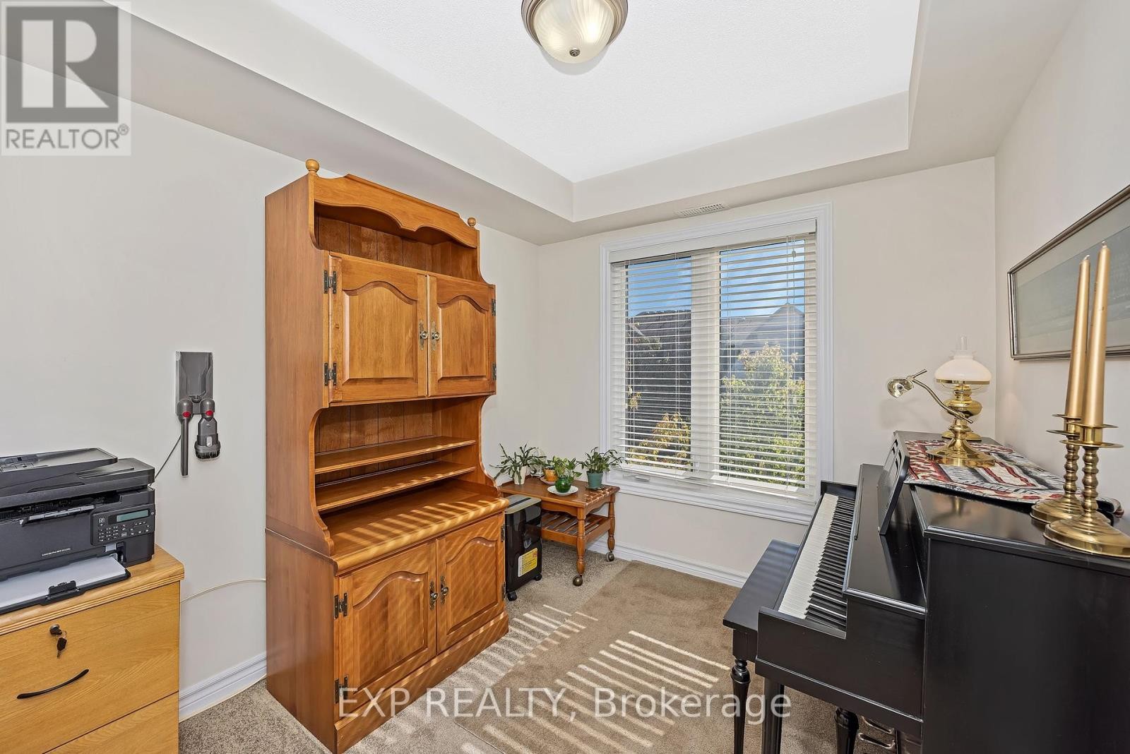 












6 - 585 STONEFIELD PRIVATE

,
Ottawa,




Ontario
K2G4R4

