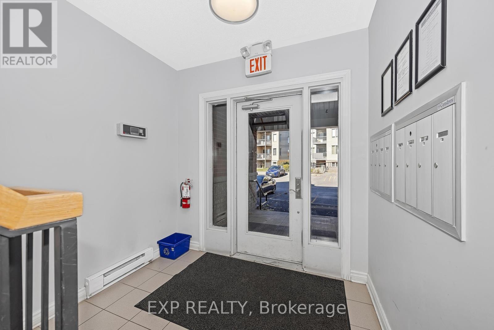 












6 - 585 STONEFIELD PRIVATE

,
Ottawa,




Ontario
K2G4R4

