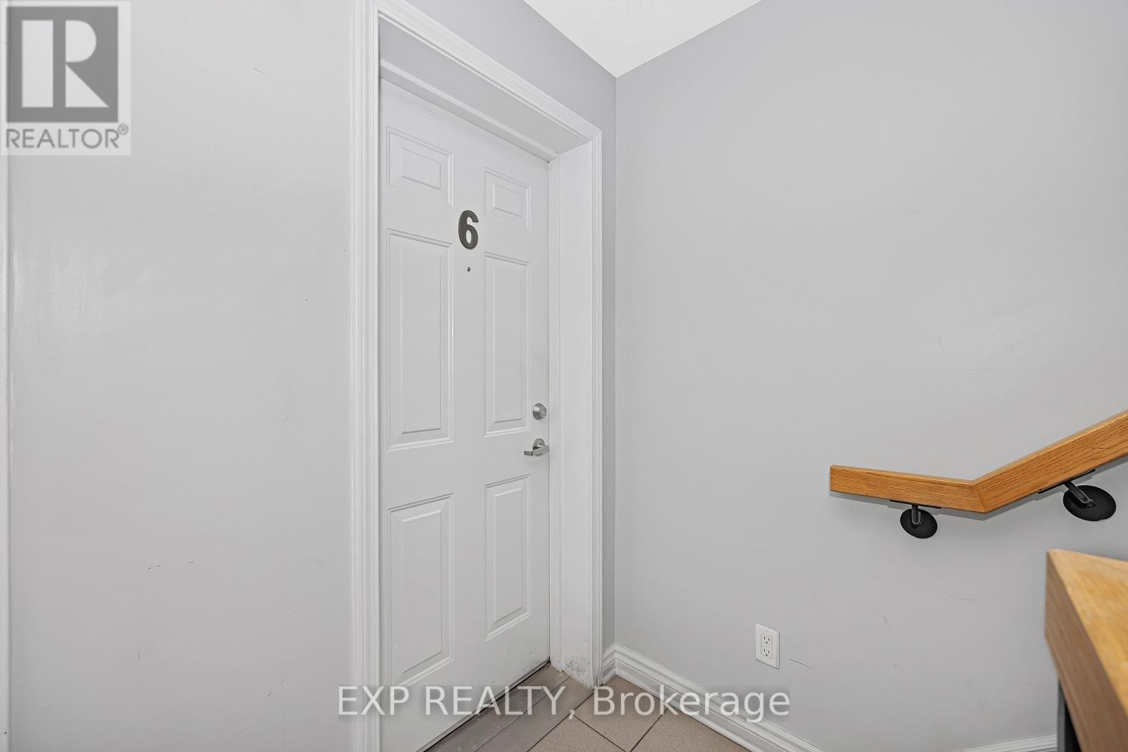 












6 - 585 STONEFIELD PRIVATE

,
Ottawa,




Ontario
K2G4R4

