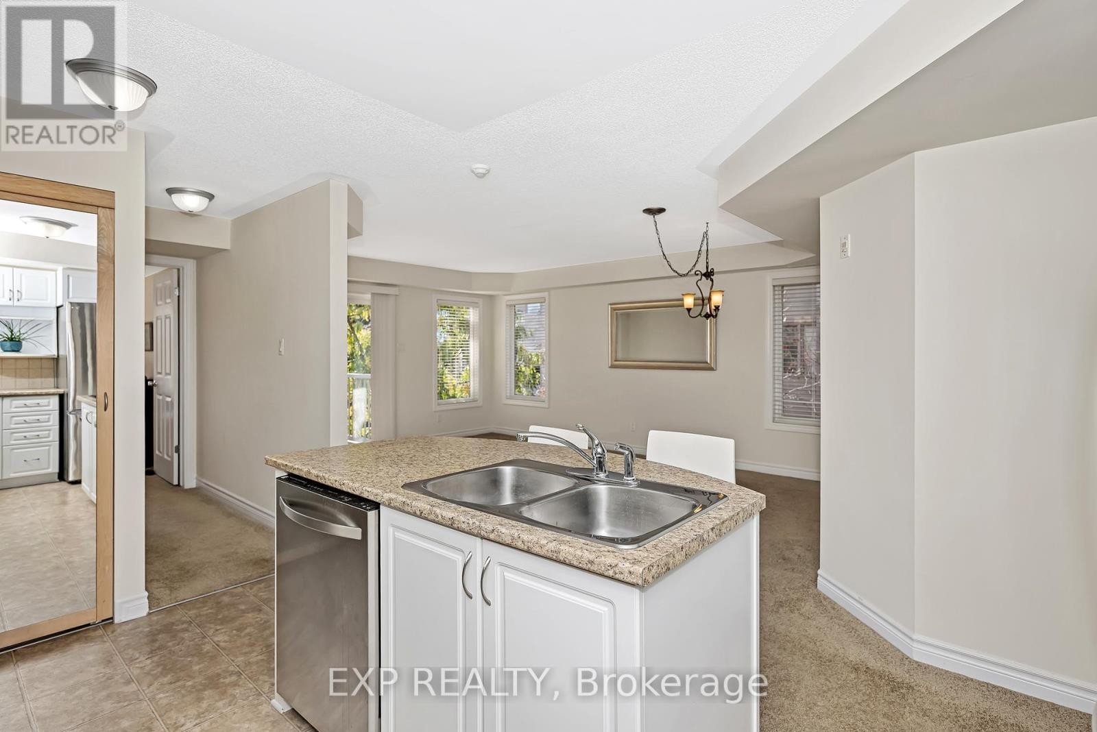 












6 - 585 STONEFIELD PRIVATE

,
Ottawa,




Ontario
K2G4R4

