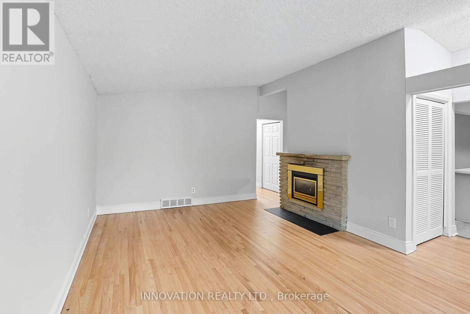 












2302 HORTON STREET

,
Ottawa,




Ontario
K1G3E8

