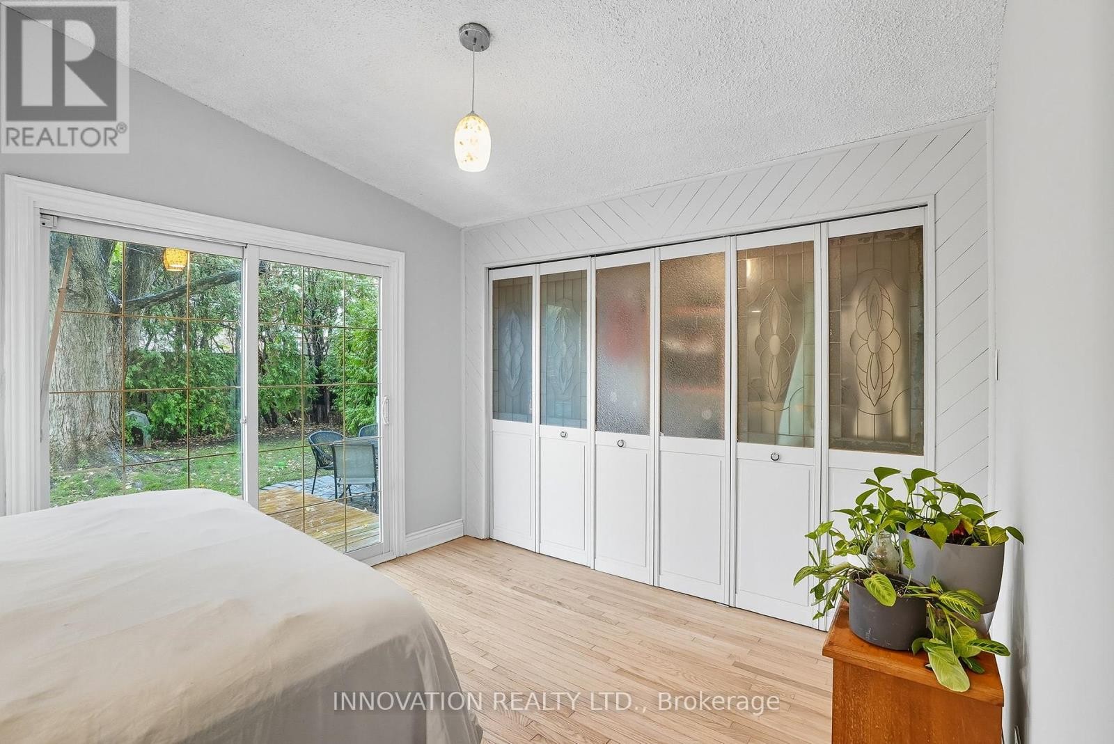 












2302 HORTON STREET

,
Ottawa,




Ontario
K1G3E8

