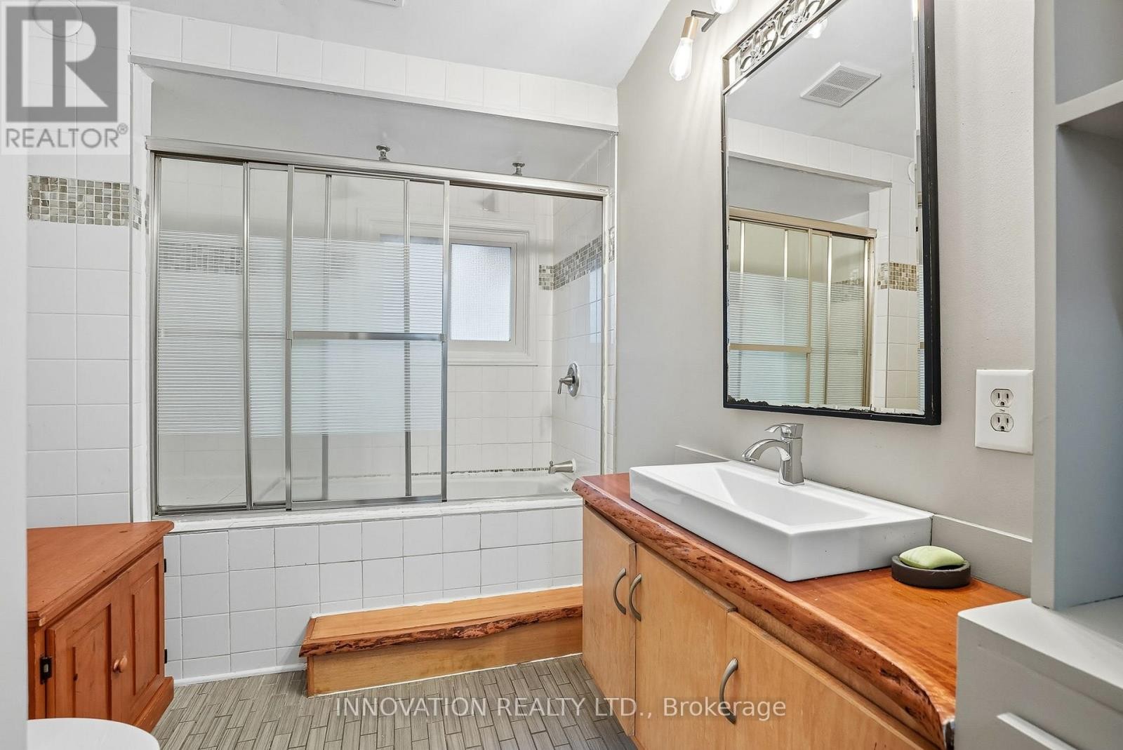 












2302 HORTON STREET

,
Ottawa,




Ontario
K1G3E8

