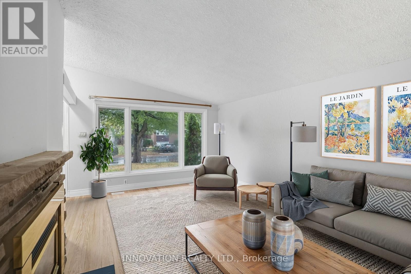 












2302 HORTON STREET

,
Ottawa,




Ontario
K1G3E8

