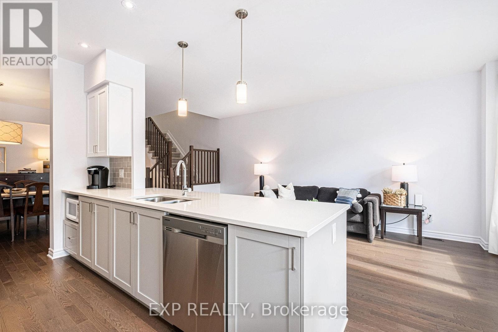 












519 TRIANGLE STREET

,
Ottawa,




Ontario
K2V0M7

