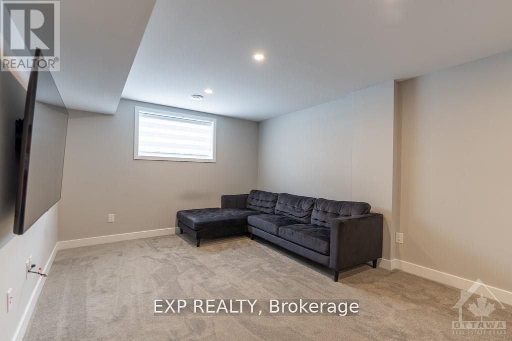 












310 WABASSO LANE

,
Ottawa,




Ontario
K1T0S9

