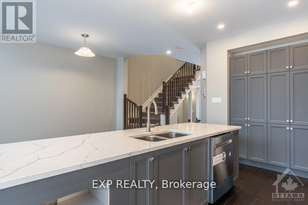 












310 WABASSO LANE

,
Ottawa,




Ontario
K1T0S9

