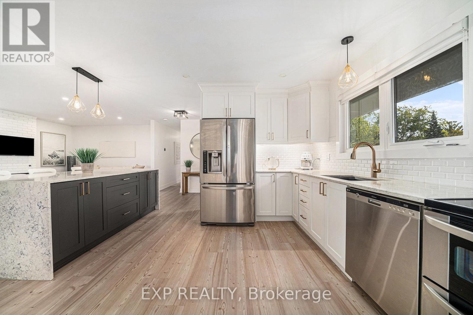 












203 PENFIELD DRIVE

,
Ottawa,




Ontario
K2K1M8

