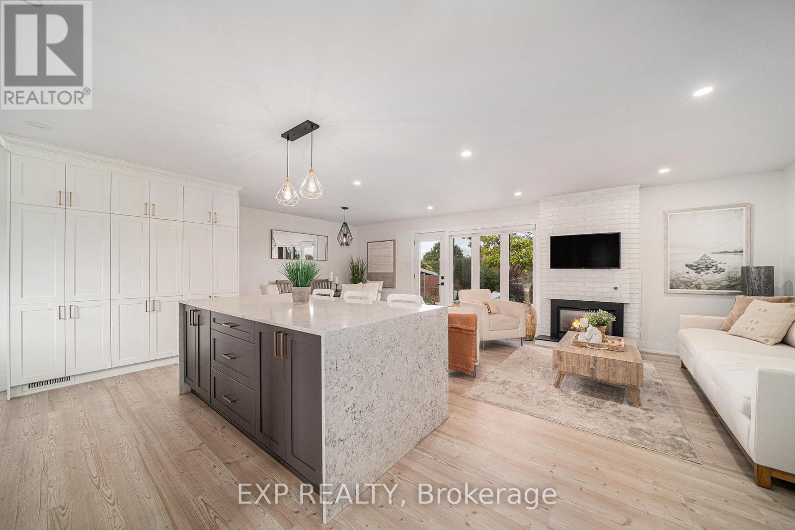 












203 PENFIELD DRIVE

,
Ottawa,




Ontario
K2K1M8

