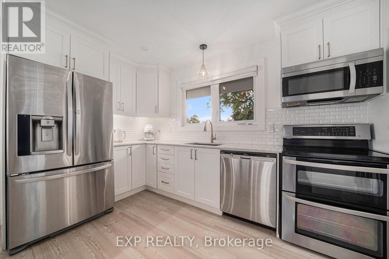 












203 PENFIELD DRIVE

,
Ottawa,




Ontario
K2K1M8

