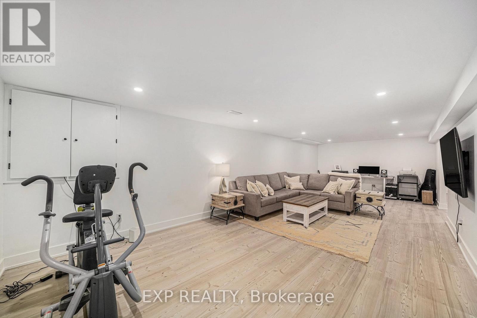 












203 PENFIELD DRIVE

,
Ottawa,




Ontario
K2K1M8

