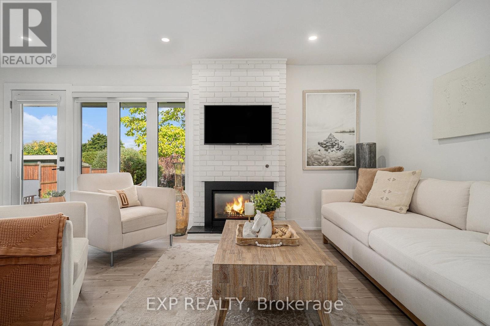 












203 PENFIELD DRIVE

,
Ottawa,




Ontario
K2K1M8

