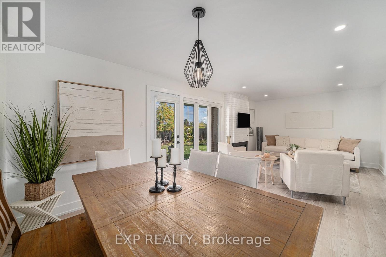 












203 PENFIELD DRIVE

,
Ottawa,




Ontario
K2K1M8

