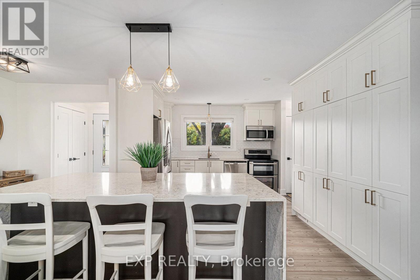 












203 PENFIELD DRIVE

,
Ottawa,




Ontario
K2K1M8

