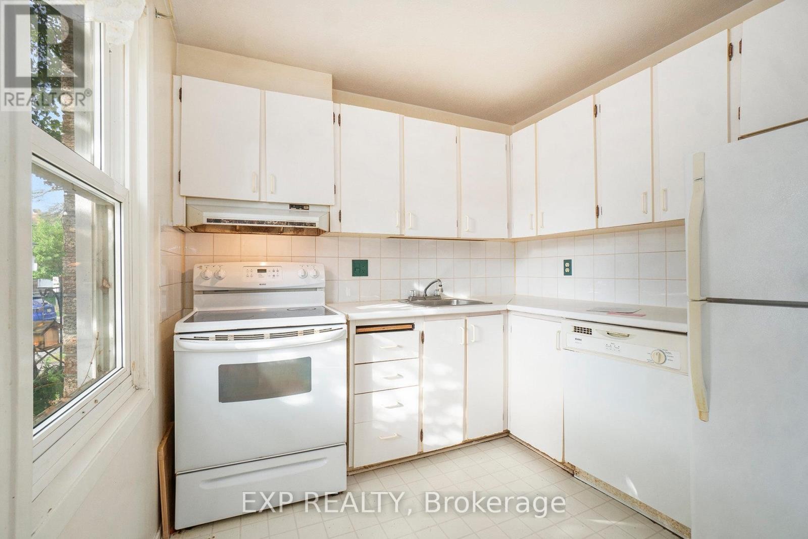 












C - 1699C LAMOUREUX DRIVE

,
Ottawa,




Ontario
K1E2N3

