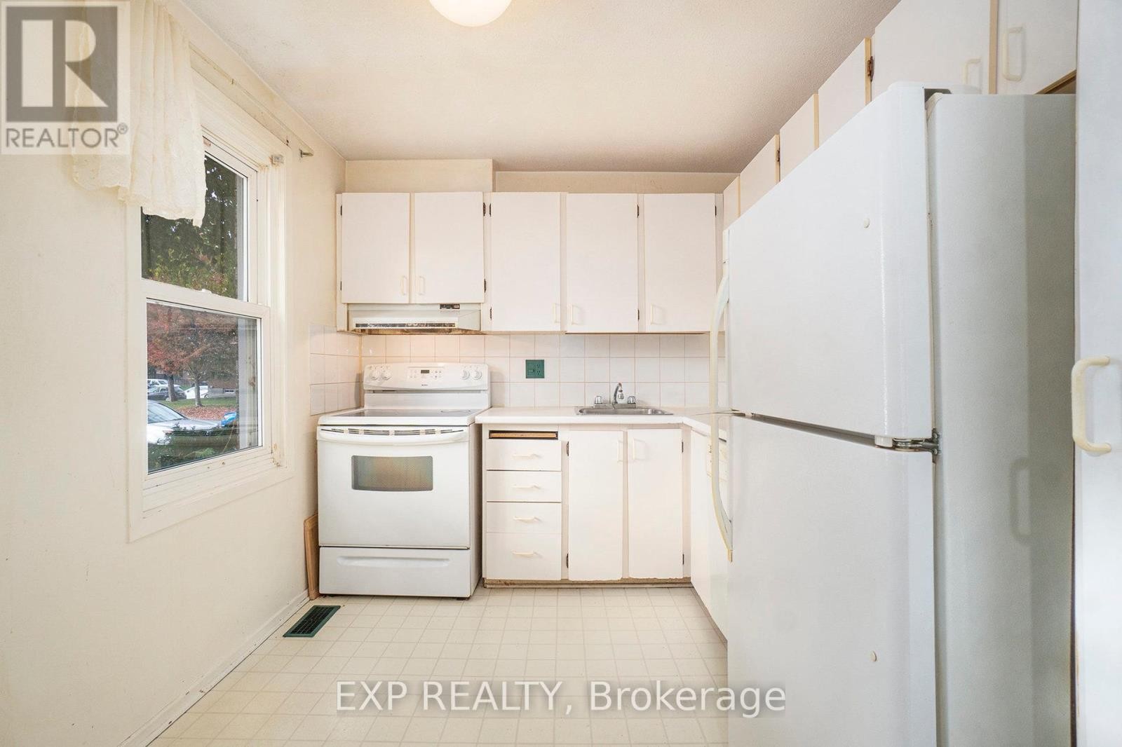 












C - 1699C LAMOUREUX DRIVE

,
Ottawa,




Ontario
K1E2N3

