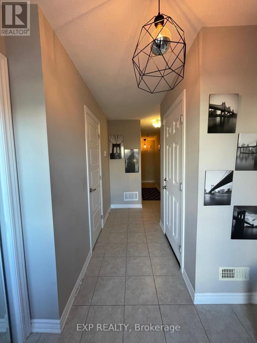 












916 FAMEFLOWER STREET

,
Ottawa,




Ontario
K2J0T3

