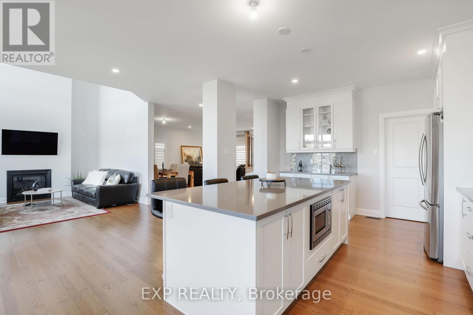 












143 CAMBIE ROAD

,
Ottawa,




Ontario
K1X0A6

