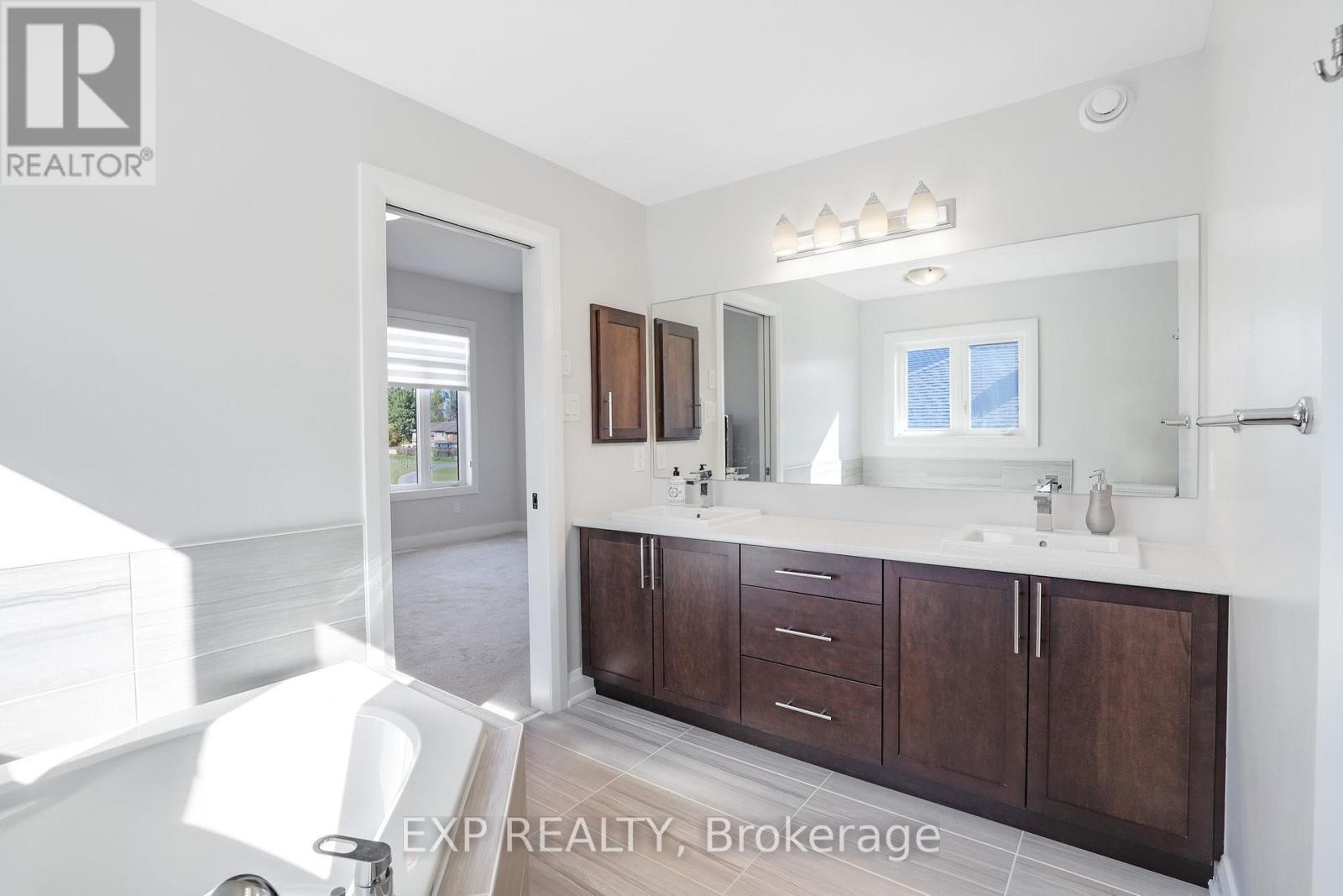 












143 CAMBIE ROAD

,
Ottawa,




Ontario
K1X0A6

