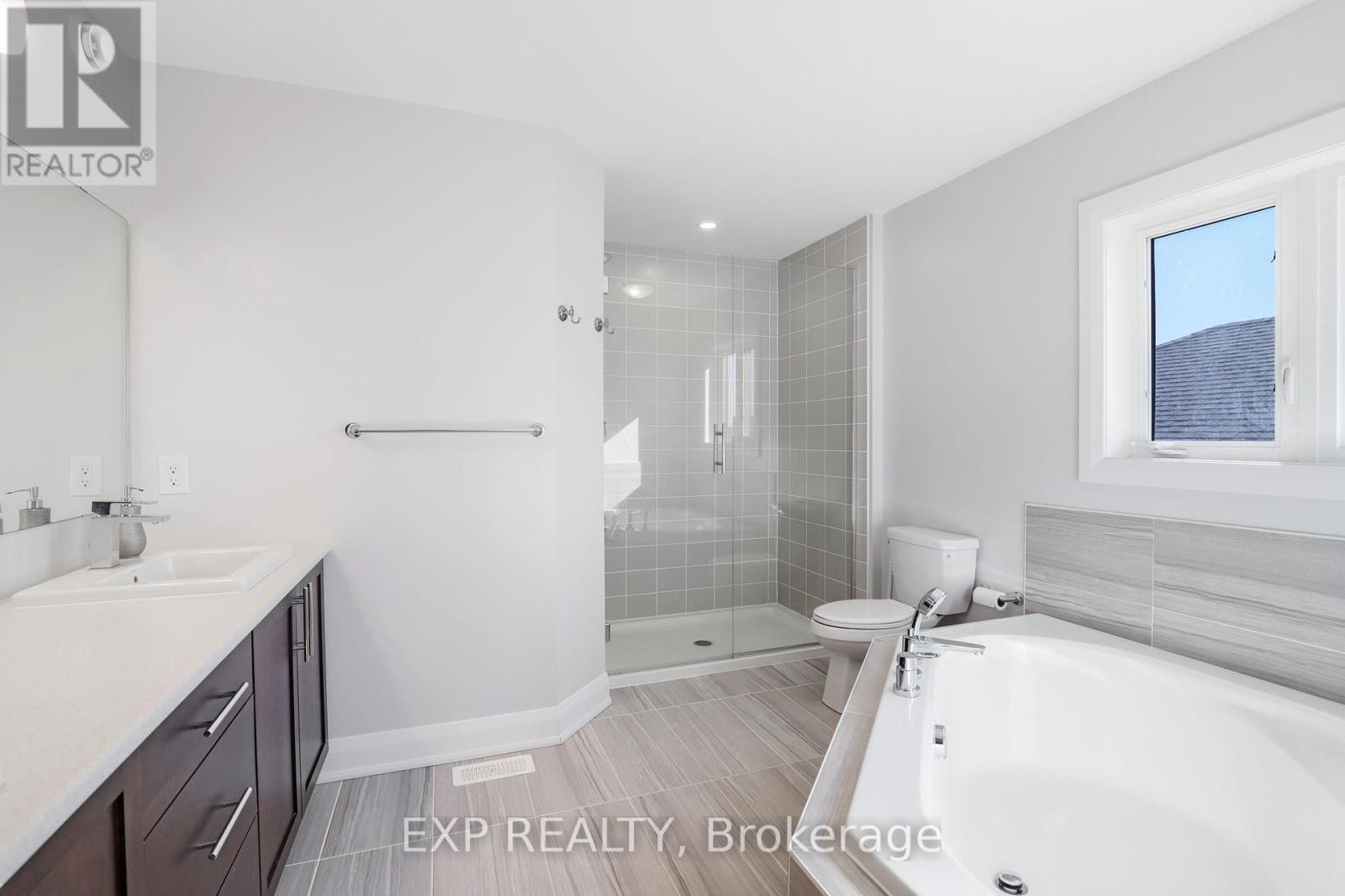 












143 CAMBIE ROAD

,
Ottawa,




Ontario
K1X0A6

