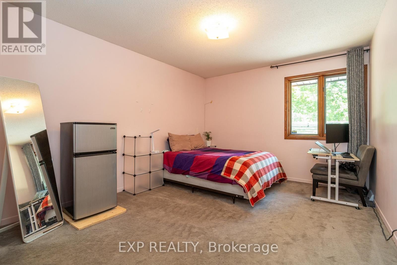 












1437 USBORNE STREET

,
McNab/Braeside,




Ontario
K0A1G0

