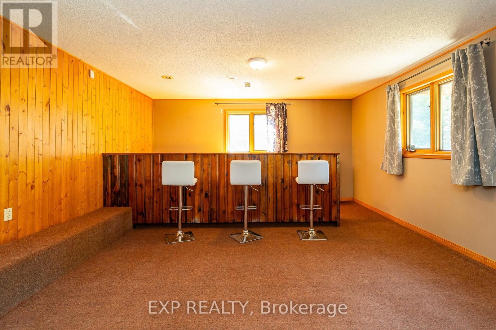 












1437 USBORNE STREET

,
McNab/Braeside,




Ontario
K0A1G0

