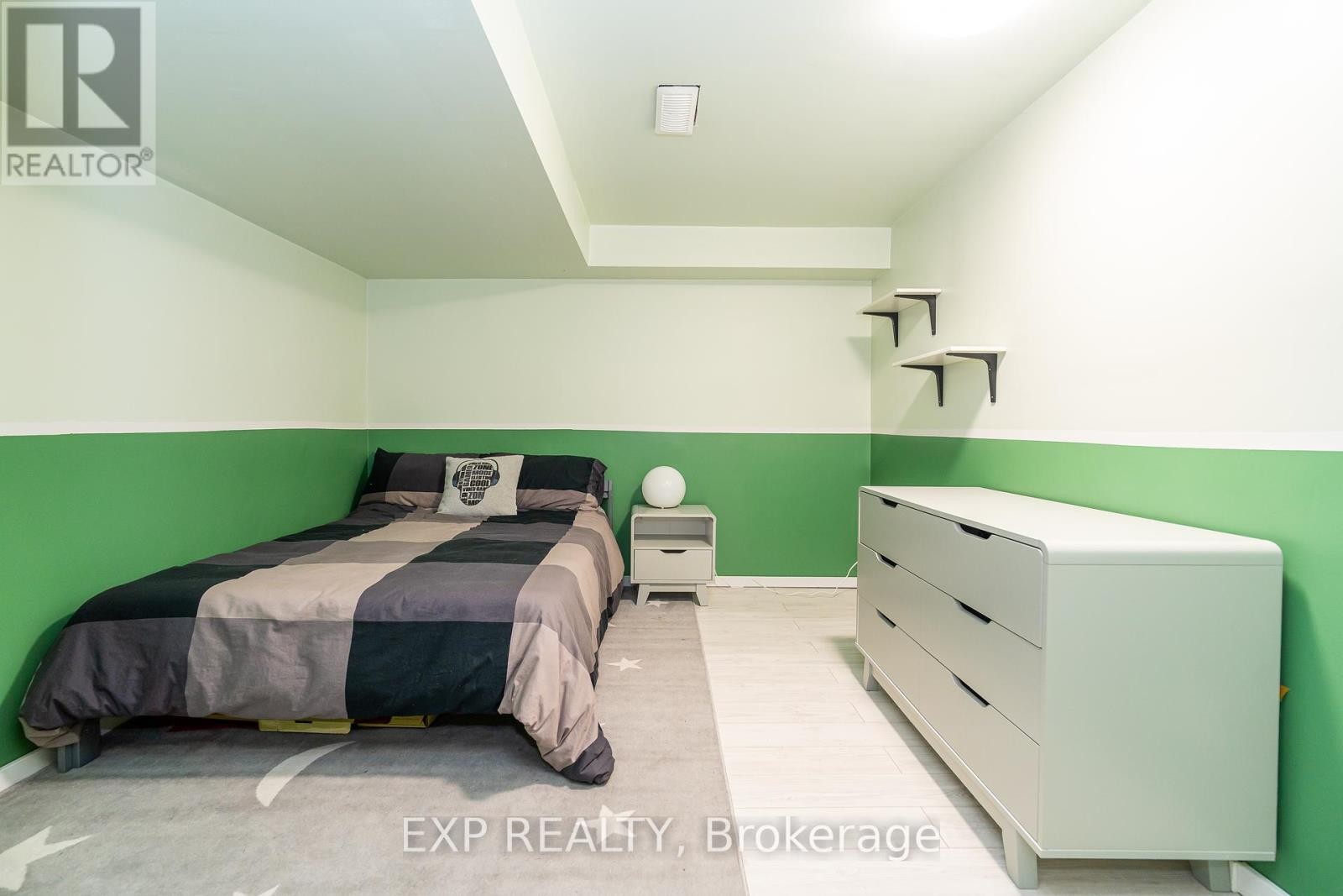 












1437 USBORNE STREET

,
McNab/Braeside,




Ontario
K0A1G0

