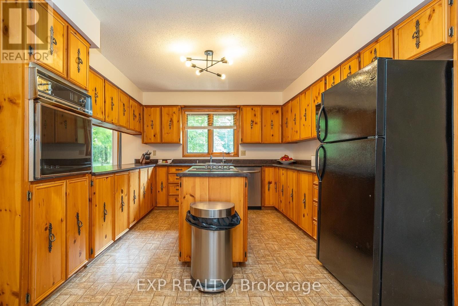 












1437 USBORNE STREET

,
McNab/Braeside,




Ontario
K0A1G0


