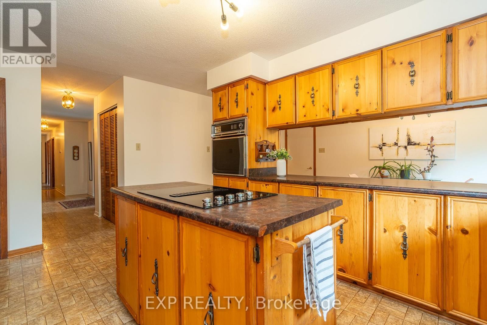 












1437 USBORNE STREET

,
McNab/Braeside,




Ontario
K0A1G0

