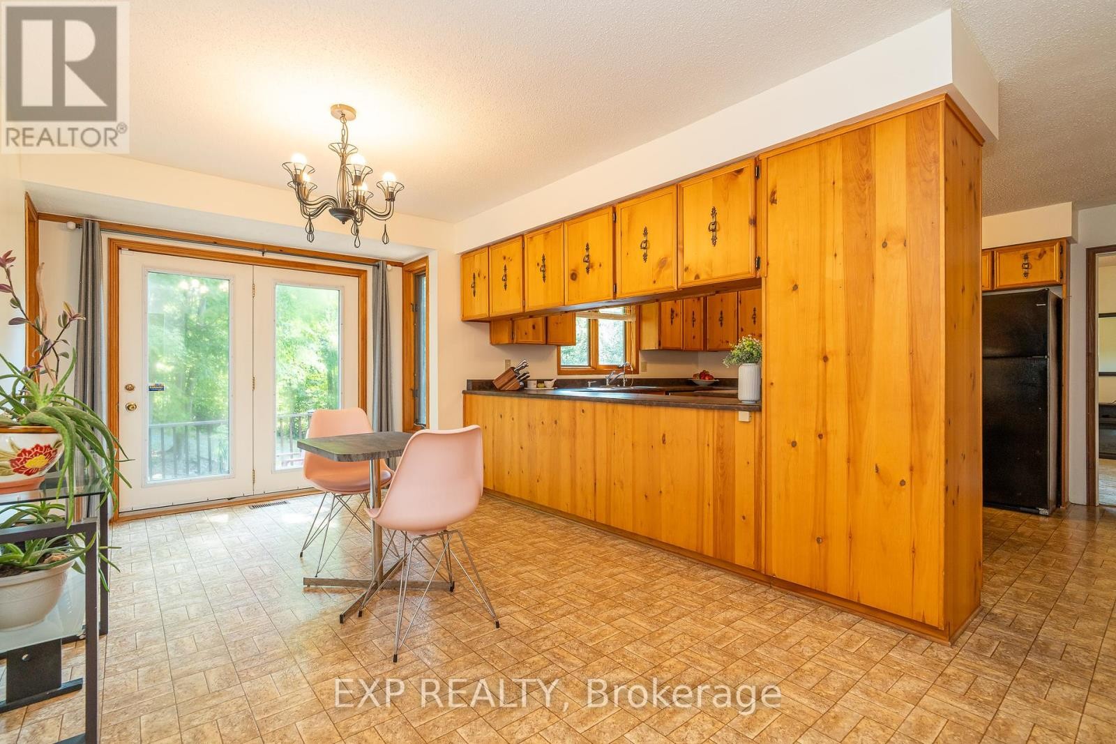 












1437 USBORNE STREET

,
McNab/Braeside,




Ontario
K0A1G0

