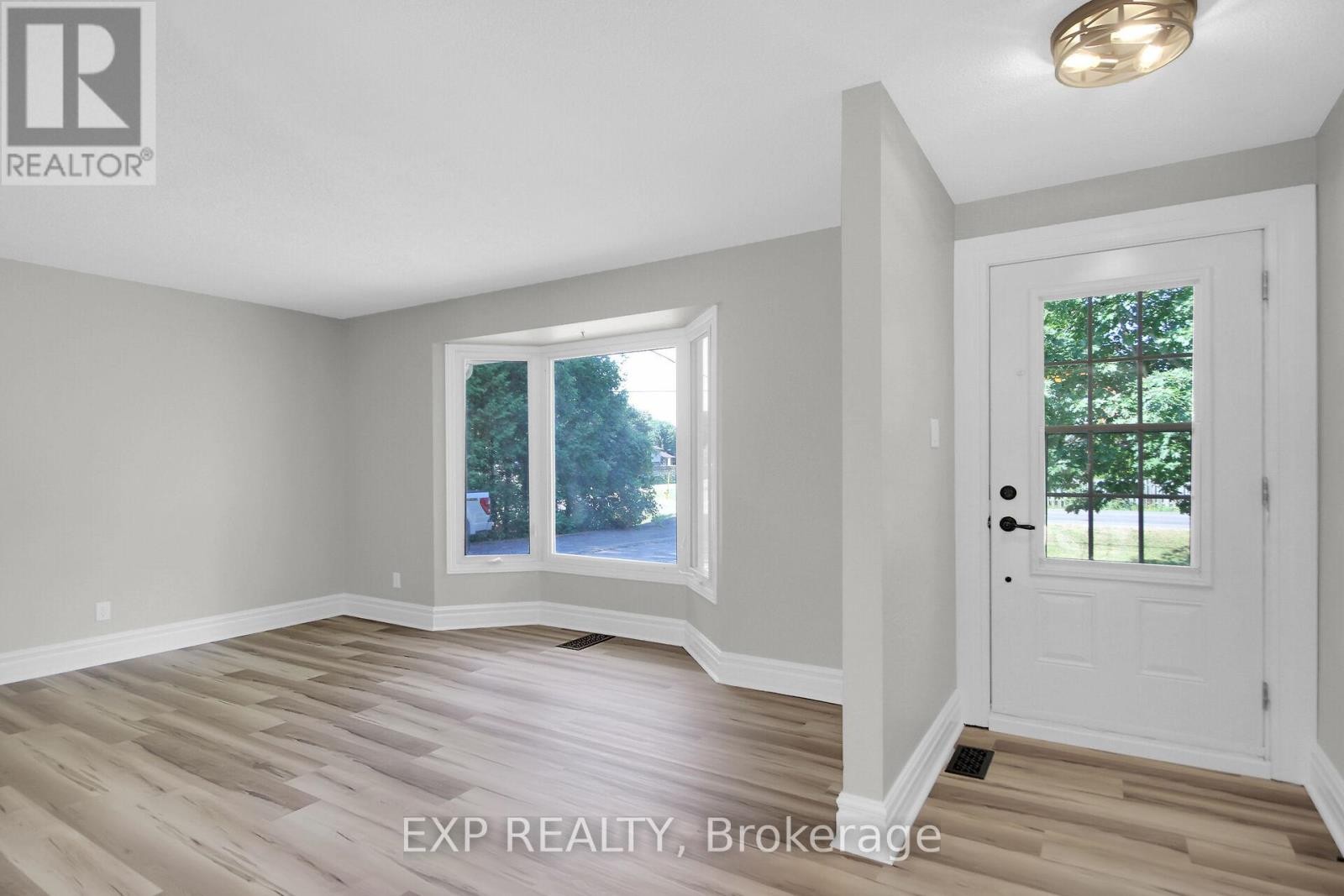 












1083 EADIE ROAD

,
Russell,




Ontario
K4R1E5

