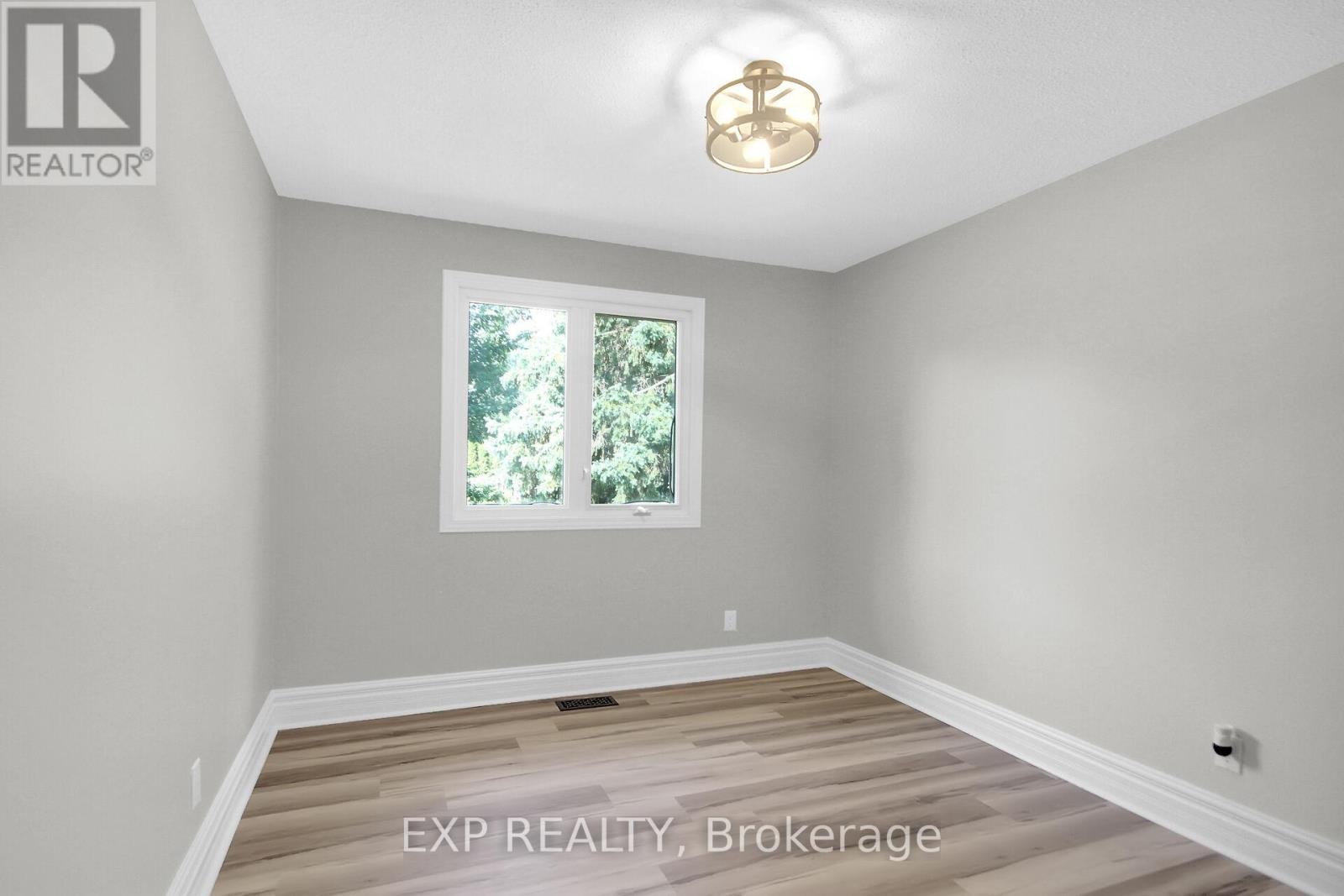 












1083 EADIE ROAD

,
Russell,




Ontario
K4R1E5

