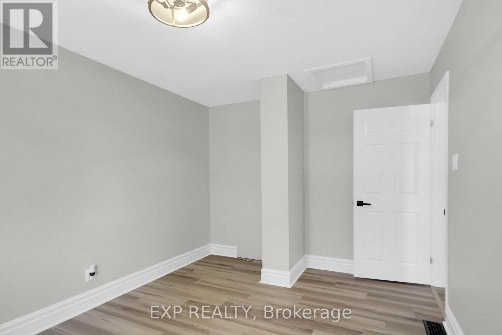 












1083 EADIE ROAD

,
Russell,




Ontario
K4R1E5

