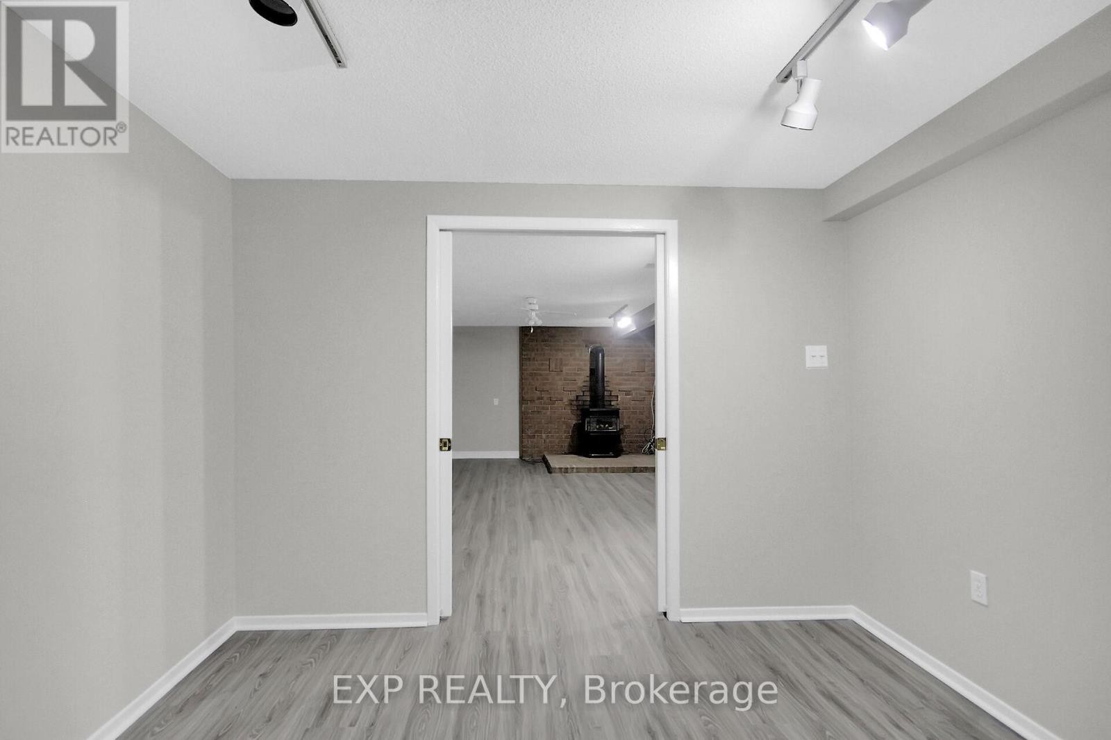 












1083 EADIE ROAD

,
Russell,




Ontario
K4R1E5

