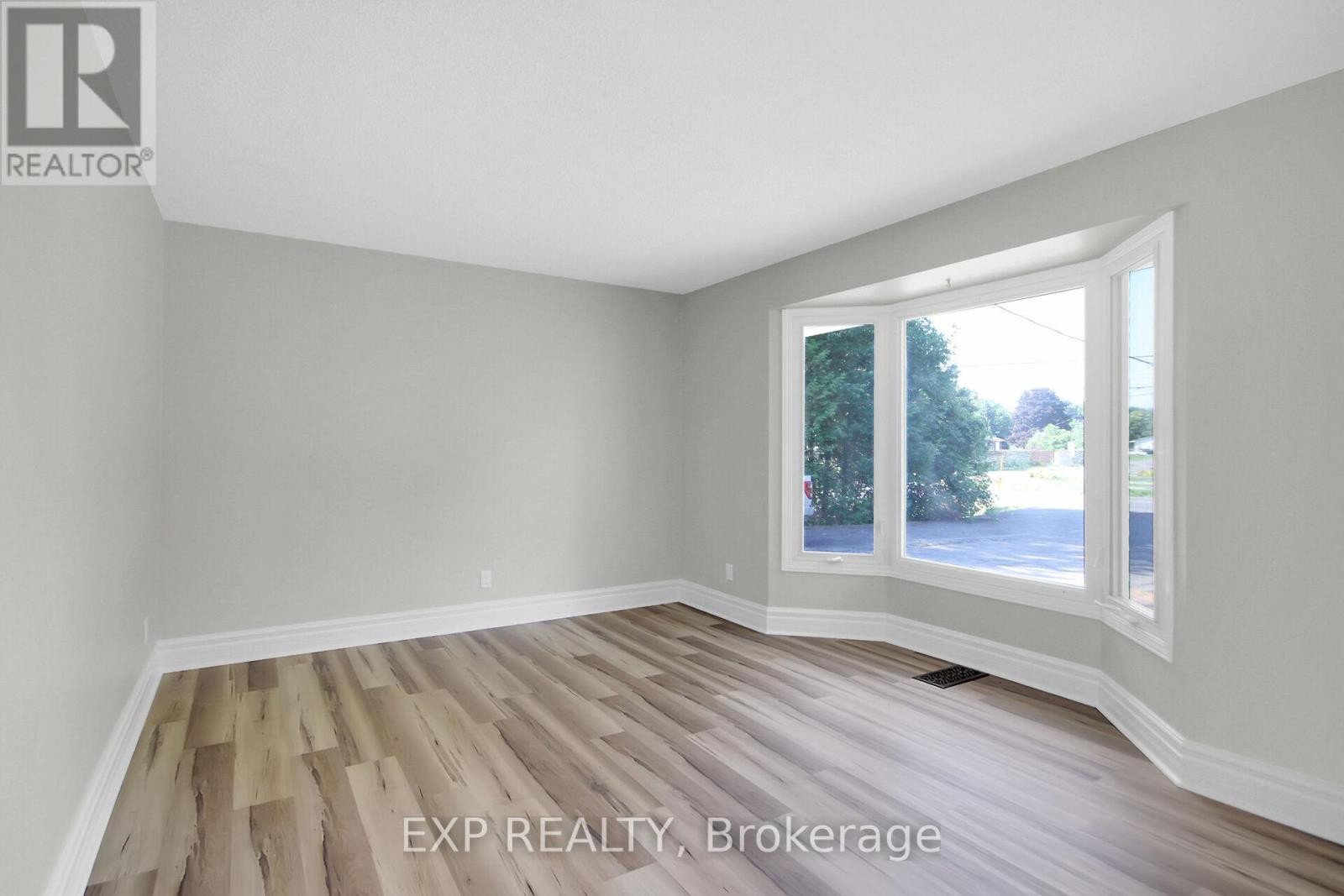 












1083 EADIE ROAD

,
Russell,




Ontario
K4R1E5

