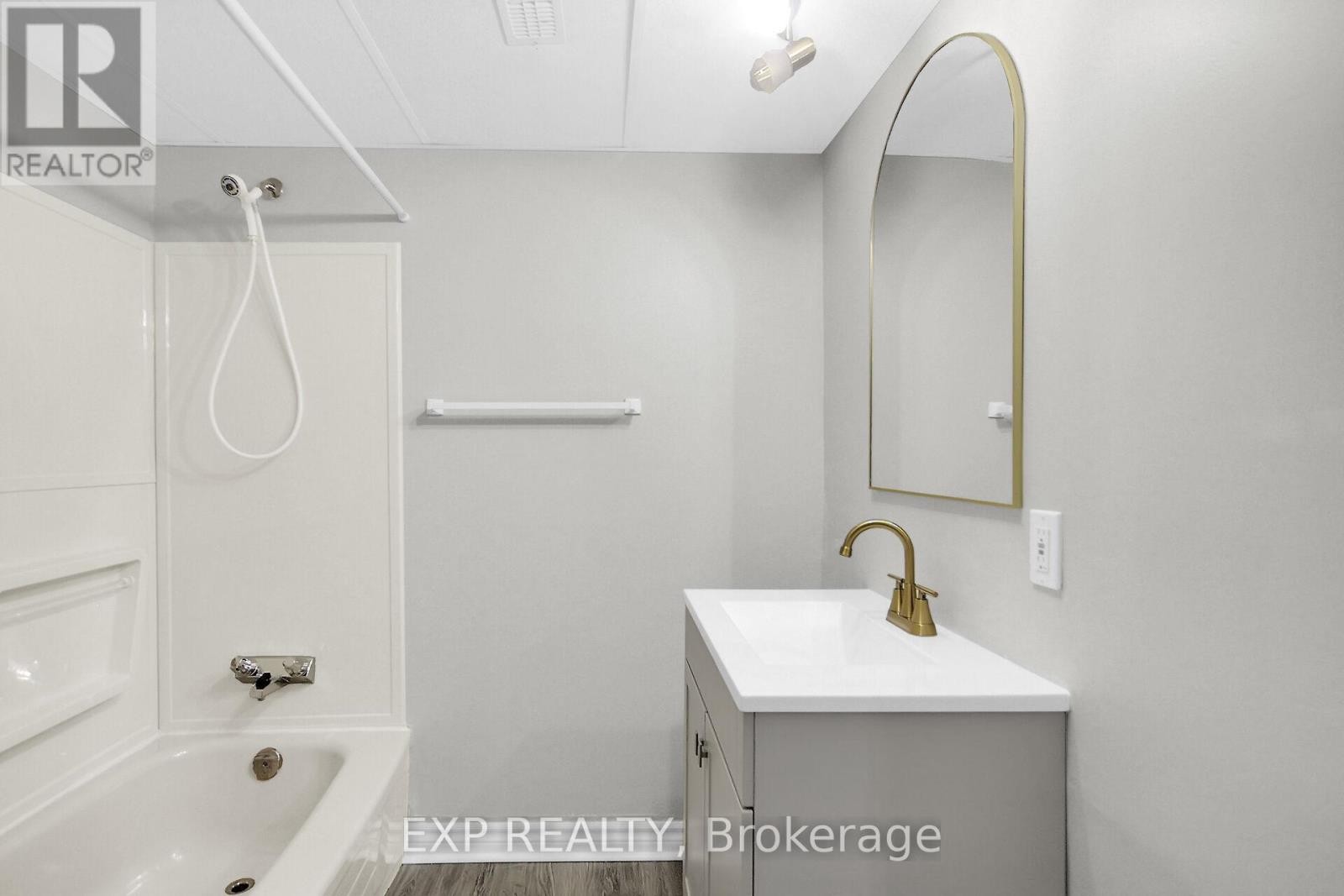 












1083 EADIE ROAD

,
Russell,




Ontario
K4R1E5

